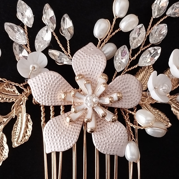 Bridal Haircomb with Enamel Flower - Picture 3 of 3